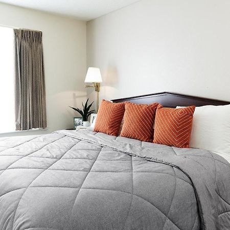 Intown Suites Extended Stay Greensboro Nc - Lanada Екстер'єр фото