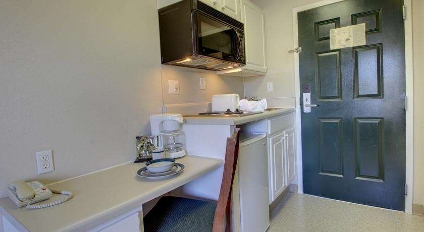 Intown Suites Extended Stay Greensboro Nc - Lanada Номер фото