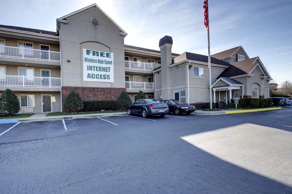 Intown Suites Extended Stay Greensboro Nc - Lanada Екстер'єр фото